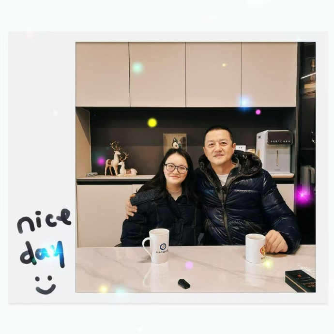 #截肢女孩说李亚鹏深深影响了她#【#李亚鹏债务危机截肢女孩写长信支持#】朱春燕的