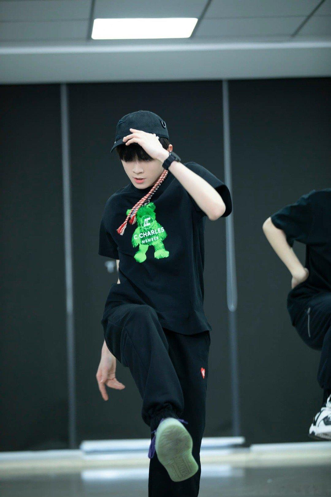 #左航ZH[超话]# [航天员]#左航 绝对舞台掌控者# [音乐]#左航 三代r