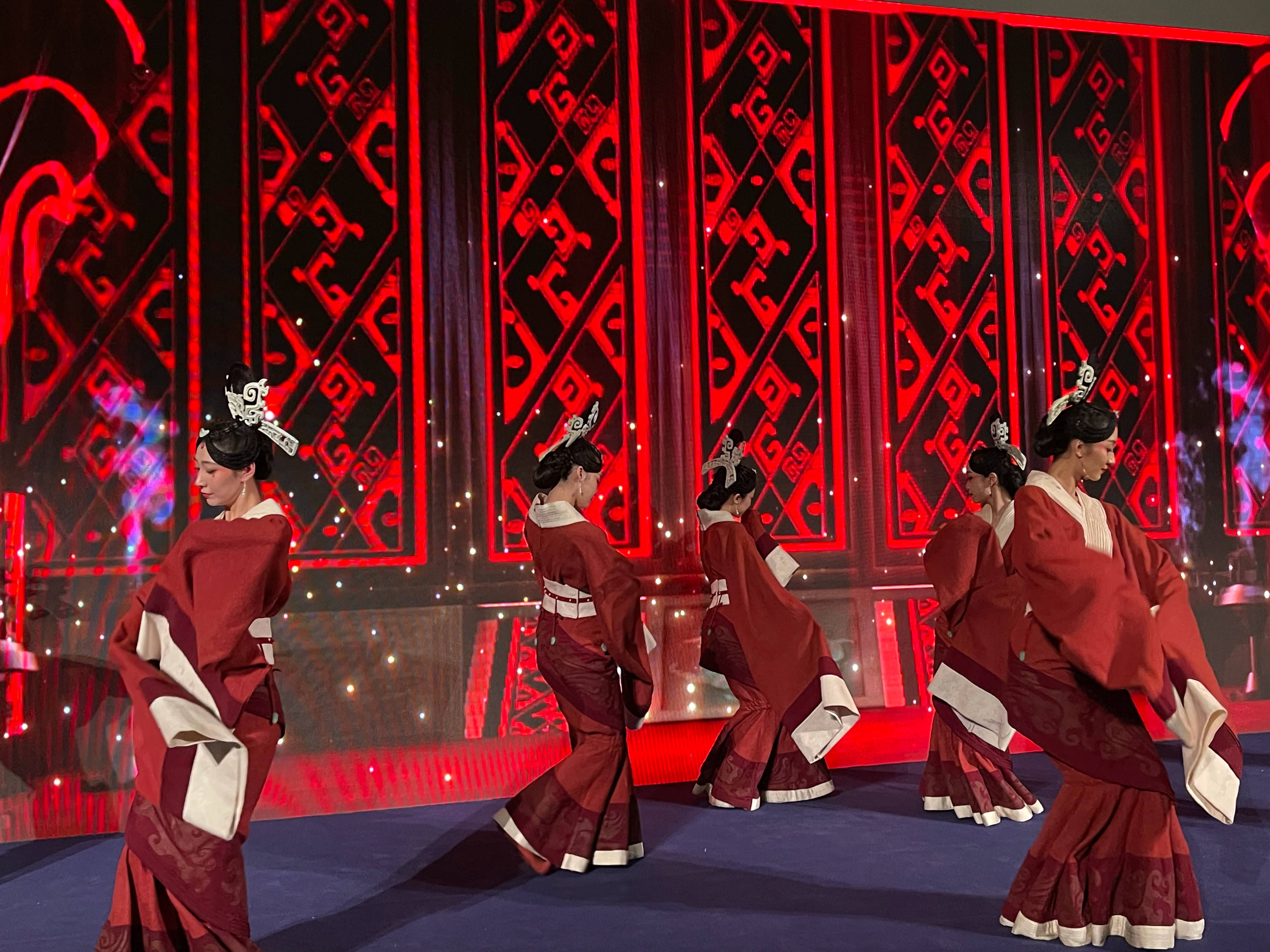 #读懂北京# “五星出东方利中国”汉代织锦护臂，于1995年10月在新疆和田民丰