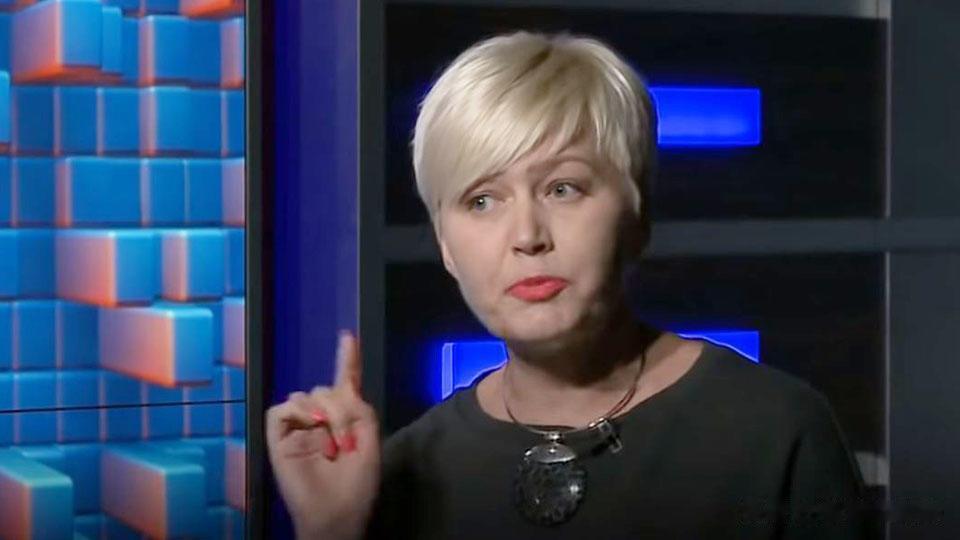 乌克兰儿童作家拉里萨·尼索伊建议，支持俄罗斯的乌克兰人必须佩戴红星。
“支持俄罗