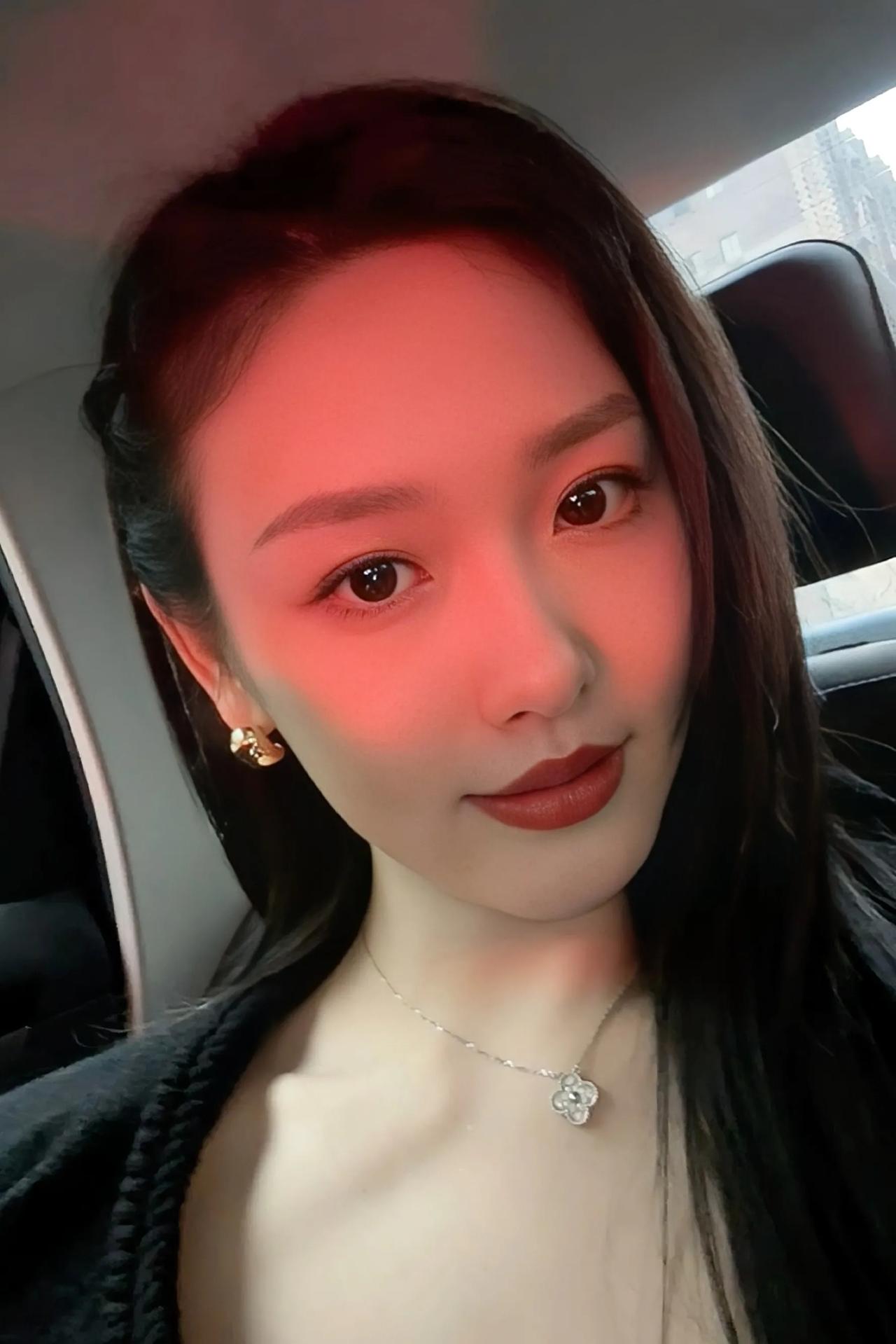 优雅气质女神“小贝儿”