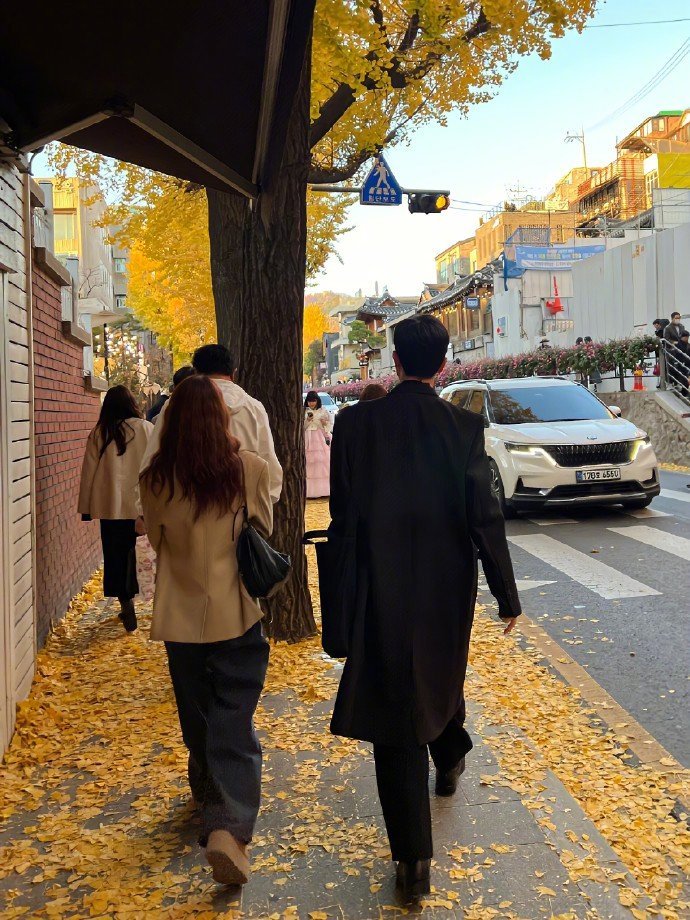 林徽因曾说过这样一段深刻且通透的话:很多人喜欢你，因为你漂亮好看，会说机灵话，有