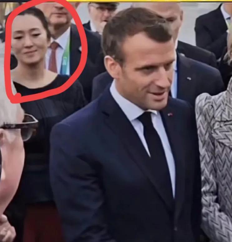 为什么“失踪人口巩皇”会出现在马克龙访华豪华代表团里？

巩俐已经拥有新加坡国籍