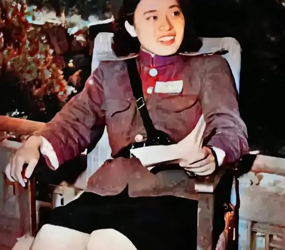 #历史那些事[超话]#1953年，一名朝鲜女翻译奉命与美军谈判。因为她是个女性，