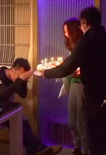 没想到现如今的黄海波沦落到无戏
