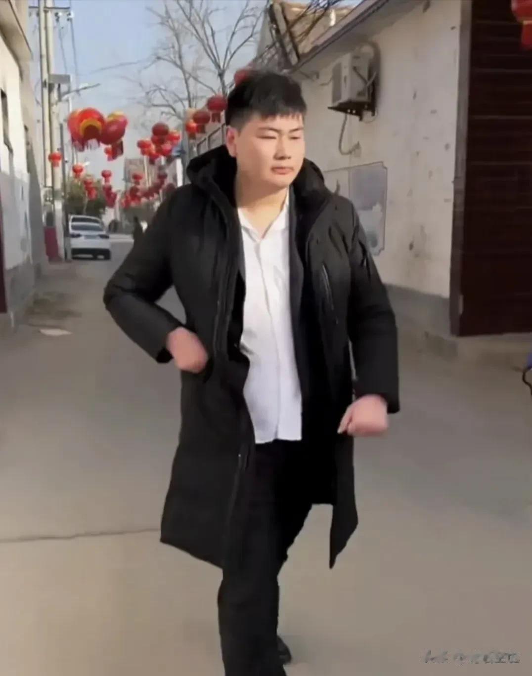 其实朱小伟这小伙挺俊的，人也稳重，女孩嫁人就应该嫁给朱小伟这种老实稳重的男人，这