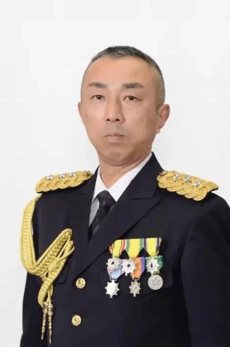 自作自受！日本中将师团长乘直升机跟踪山东舰航母编队，遭遇恶劣海况葬身大海！

4