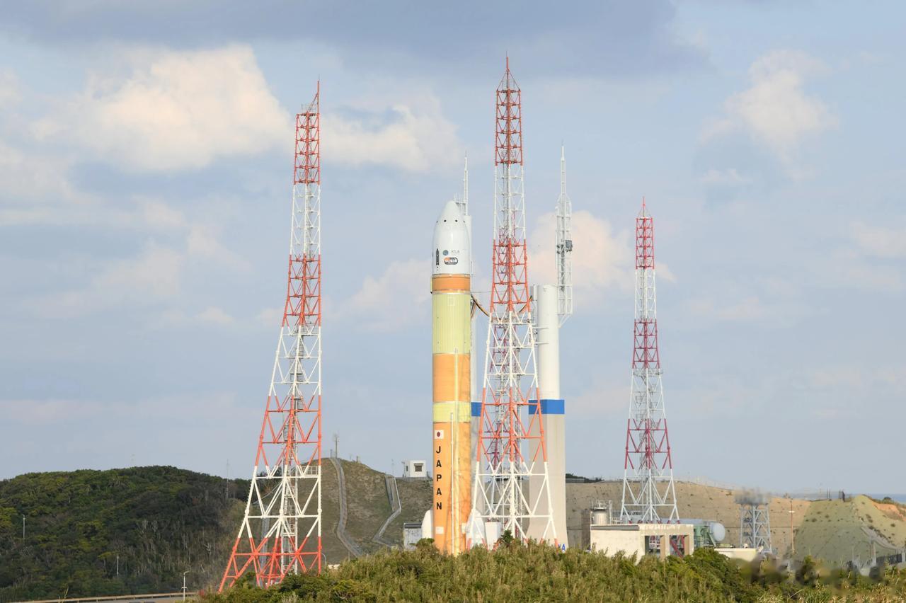 日本的H3大火箭又拉出来了，顺利的话明天3月7号上午九点半左右进行再次发射。是的