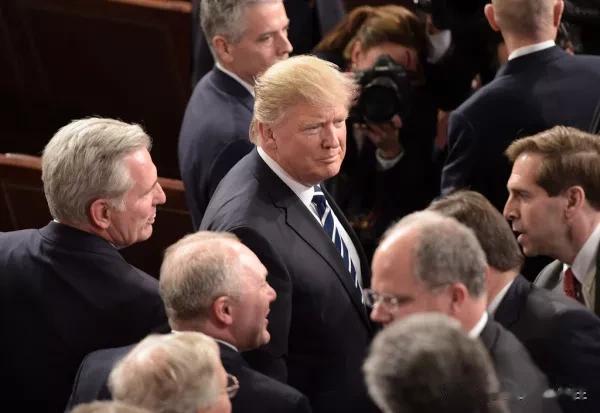 特朗普出庭接受传讯，面临最高136年刑期，若判刑美国或将内战

来源:铁血观世界