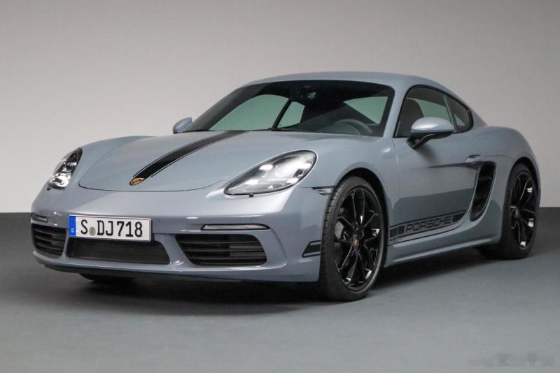 根据保时捷718纯电版的最新消息，新车确认将会在2025年上市销售，主打纯电双门