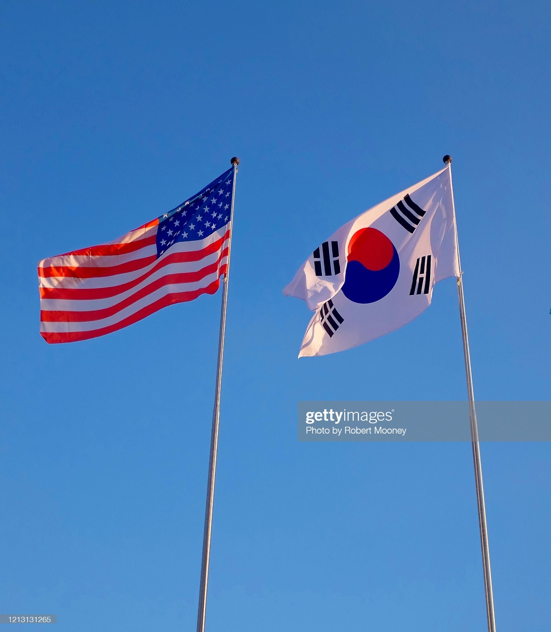 韩国破例庇护，逃避侵乌战争的俄国人！[围观]① 韩国一家法院今天授予两名被困在首