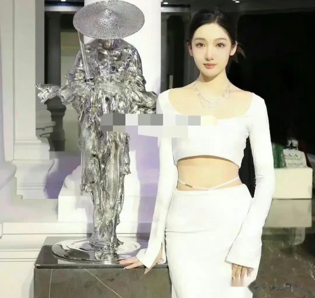 再也不敢相信明星们骗人的美图了！（如果她也算是明星的话）

看看曾以一己之力将某