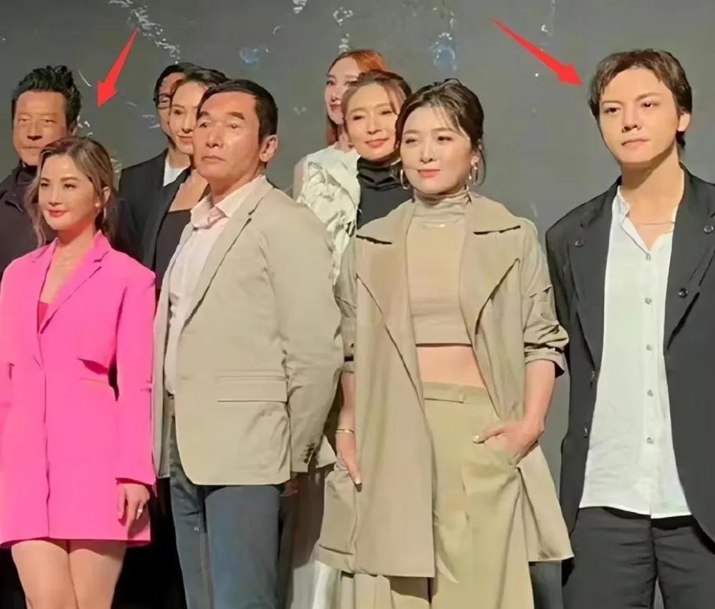 陈伟霆阿Sa罕见同框，却如路人！

早年陈伟霆和阿Sa这对cp还是让人很看好的，