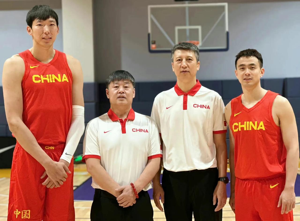 周琦变得比之前更强壮，他是中国男篮攻防两端的绝对核心！

周琦在北京时间2月11