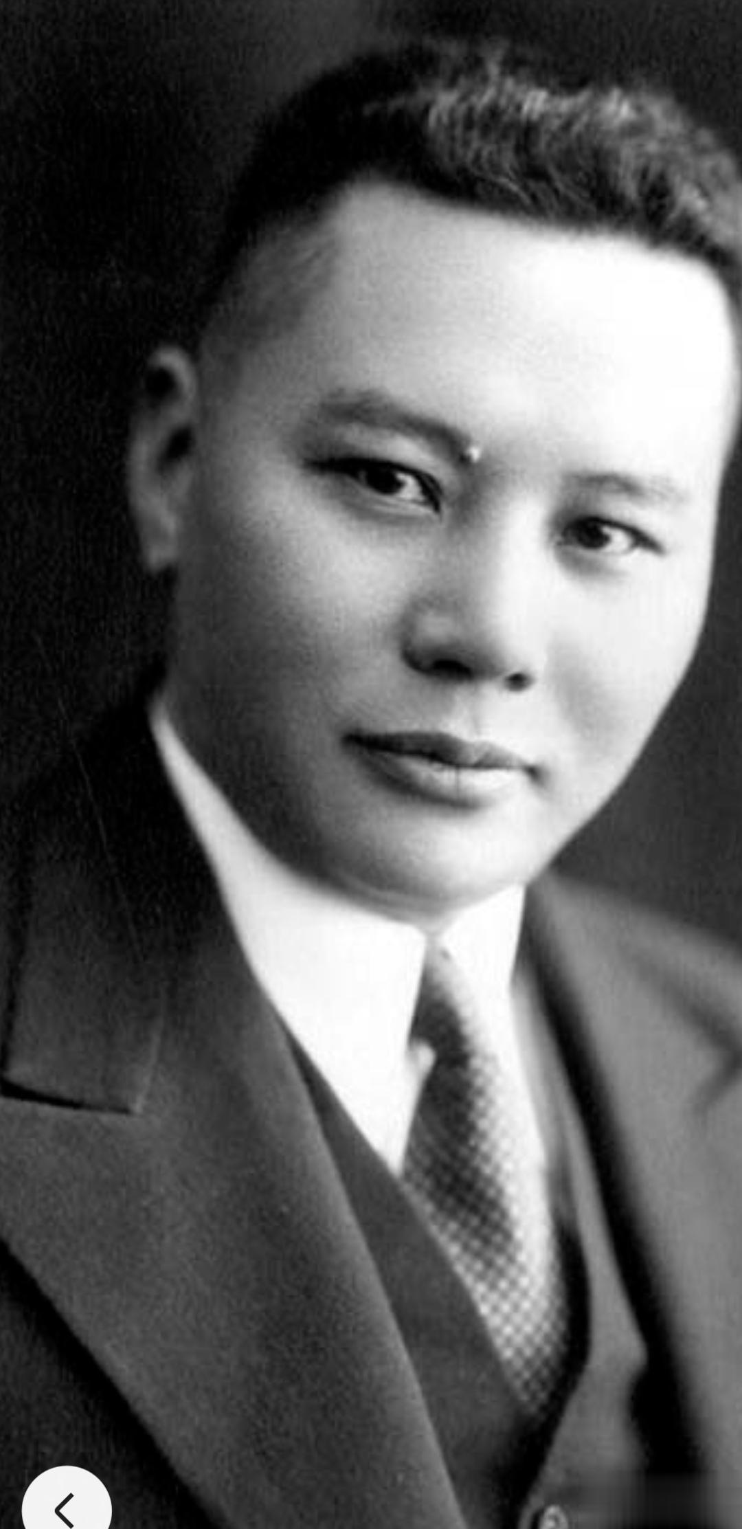 #历史那些事[超话]#张群任上海特别市市长，因媚日引起民愤，被迫辞职。短期闲住沪