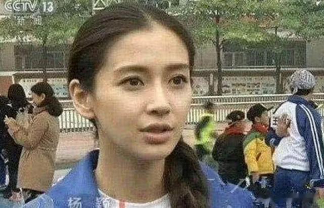 难怪说央视是“卸妆水”，美颜滤镜消失后，只有他颜值过于真实！
平时我们看镜头里的