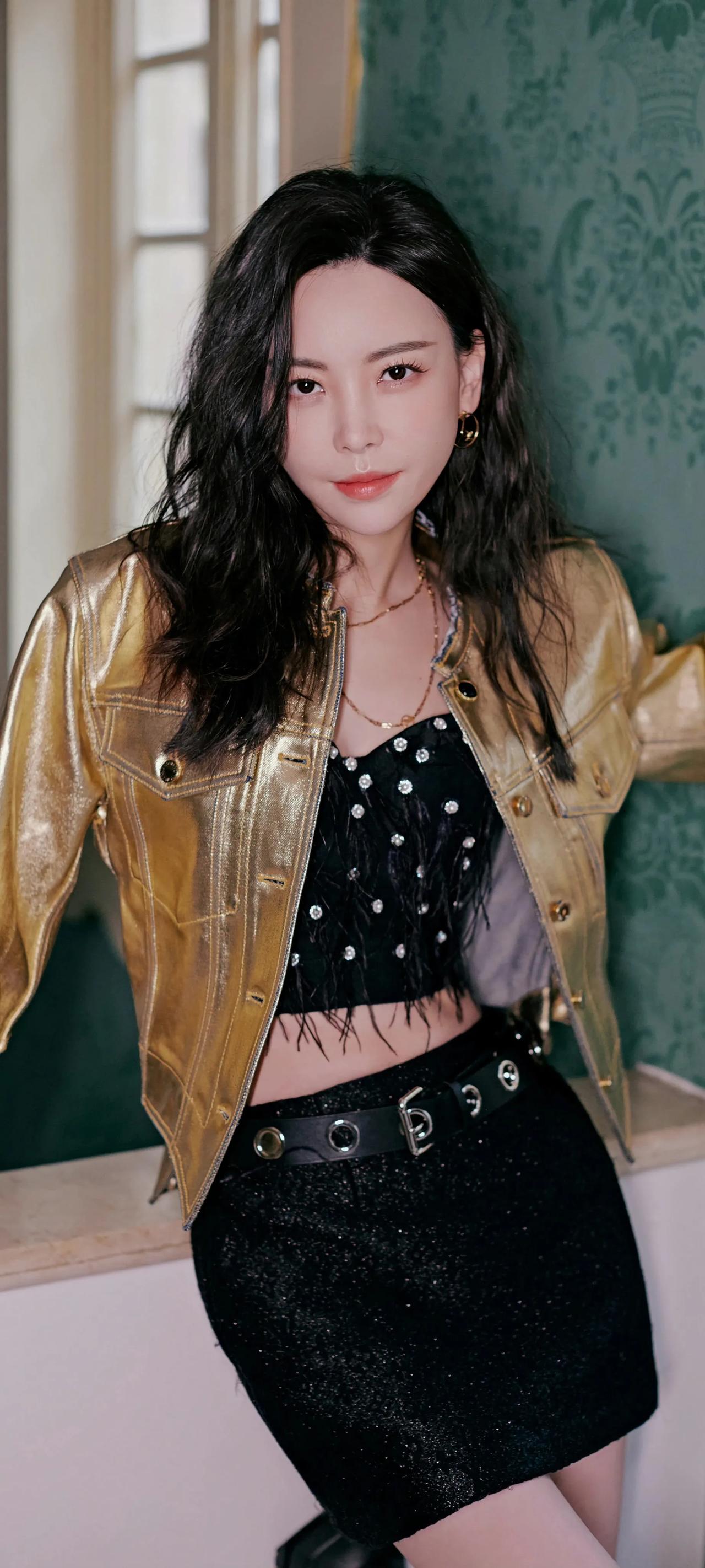 于文文高清壁纸，飒爽利落，气场