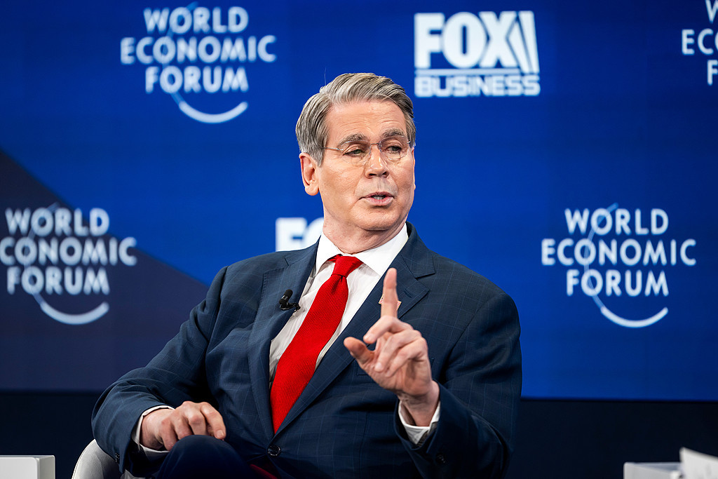 美财长贝森特在达沃斯回应“斩杀线”问题时称，这是上届政府的责任。他承认低收入家庭