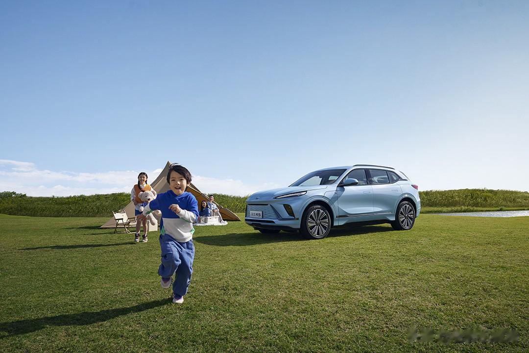 我觉得今天挺有意思的，同一天上市的两款中大型SUV，国产的价格要比合资的直接贵了