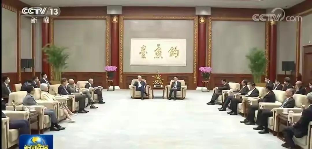 库克成为钓鱼台座上宾 ，我们释放善意盼美国别闹脱钩。不过，我们必须清醒地认识到，