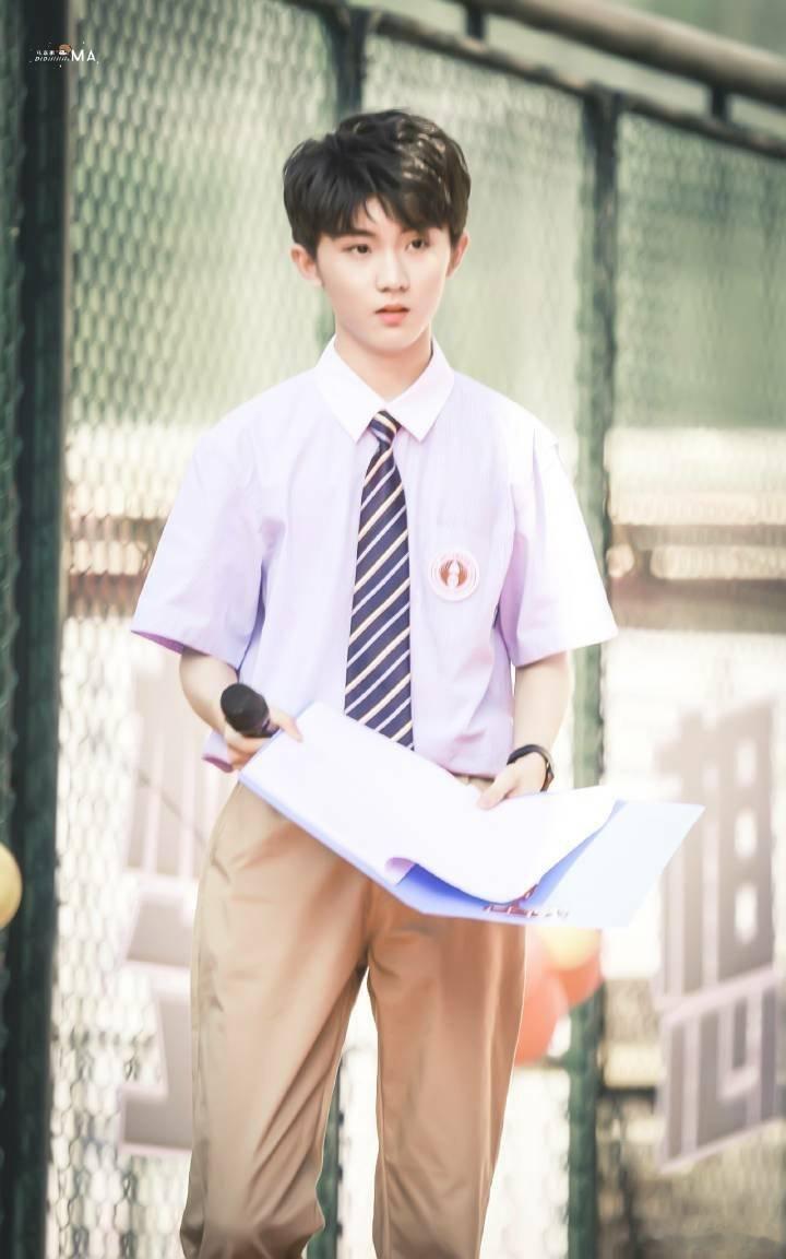 #马嘉祺[超话]#mjq#马嘉祺严浩翔搞怪五连拍# mjq#马嘉祺全能音乐人# 