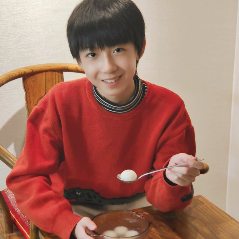 #杨博文YBW[超话]#[馋嘴]#杨博文 携梦扬帆博众闻# “风急雨骤，世间馥郁