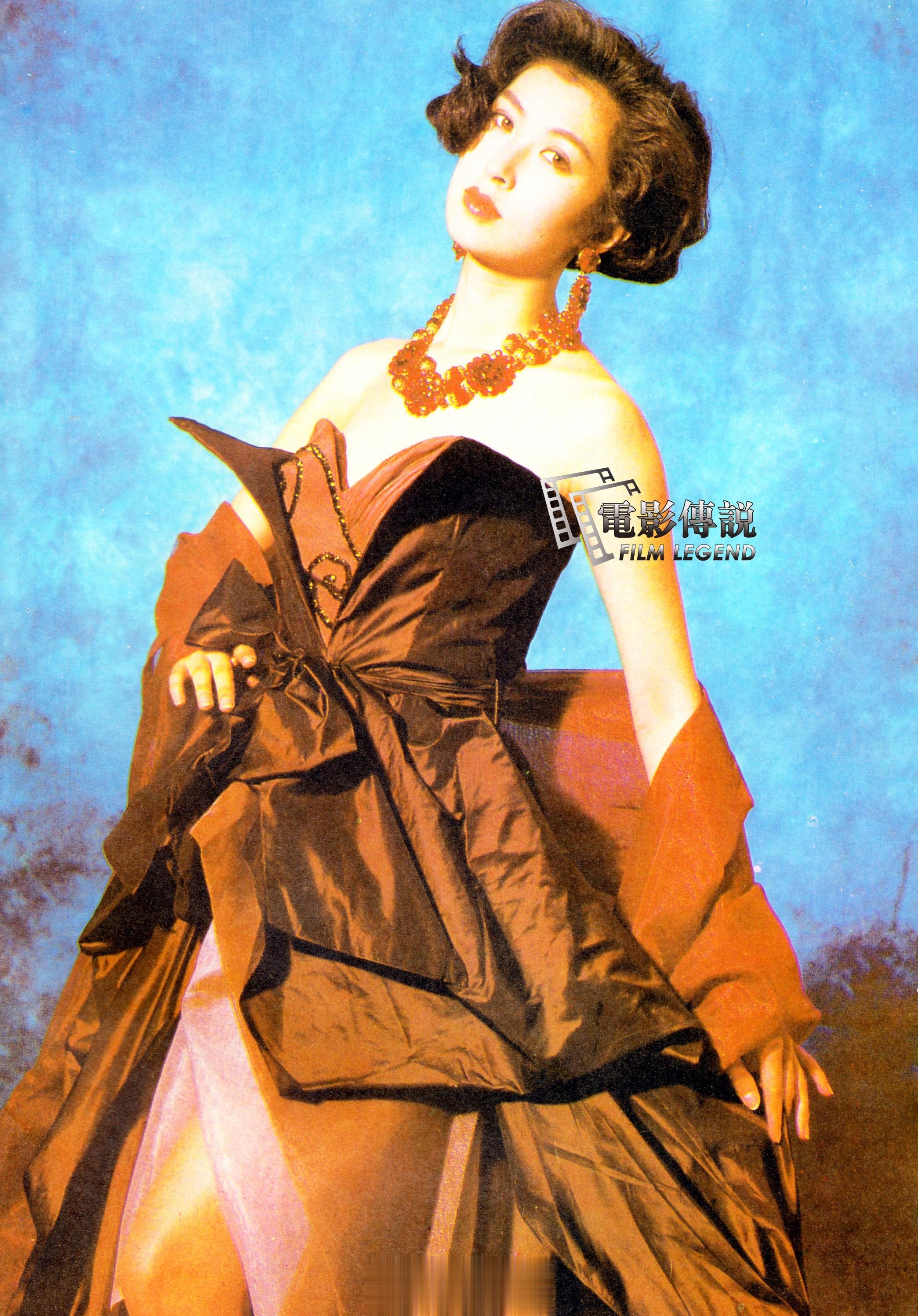 #電影傳說扫描# 1992年，顶着港姐冠军头衔入行不到一年时的#郭蔼明# ，这张