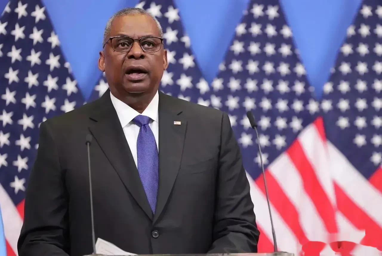 刚刚，美国对伊朗动手了！美军在叙利亚空袭了伊朗武装，美国国防部长奥斯汀：此次打击