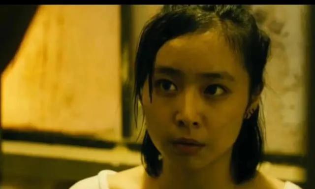 没成名前的高叶为拍戏差点憋死，但海报中却连个名字都不配拥有。二零一二年，《边境风