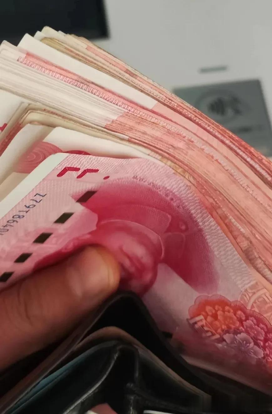 世界上最让人讨厌的亲戚就是小舅子。
我前年还外债还了3万，去年还了4万，今年还了