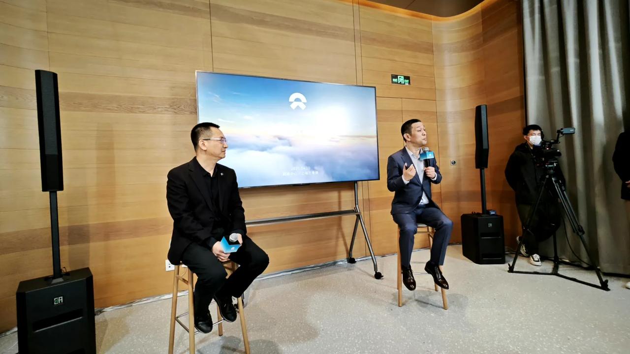 其实蔚来突然宣布换电收费并不突兀，对于持久亏损的蔚来汽车来说，换电站的巨大投入需
