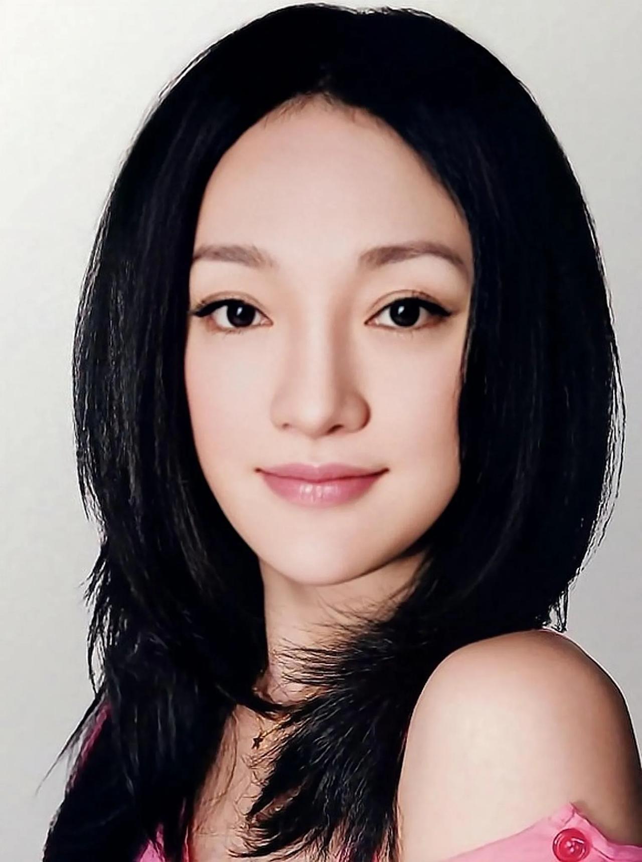  美艳惊人[兔年大吉][兔年大吉]她身上有仙气 鬼气 灵气 人气，四气合一[兔年