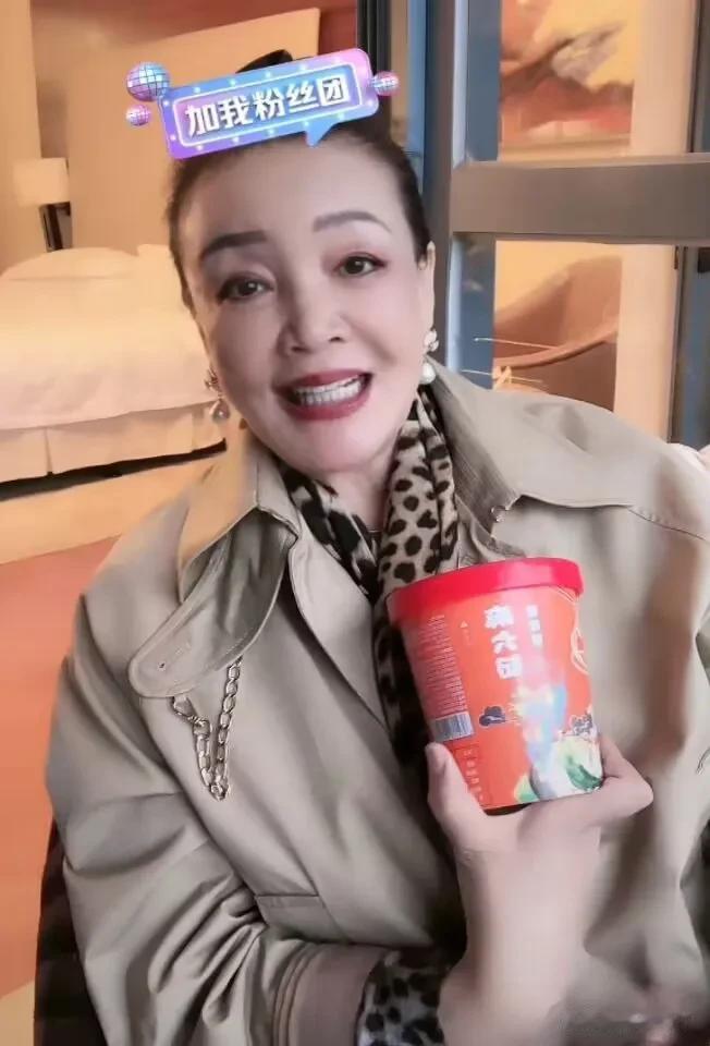 看来兰姐干儿子也不好当啊，这会健健的压力应该很大，因为刚刚兰姐说：小黑粉怕什么呀