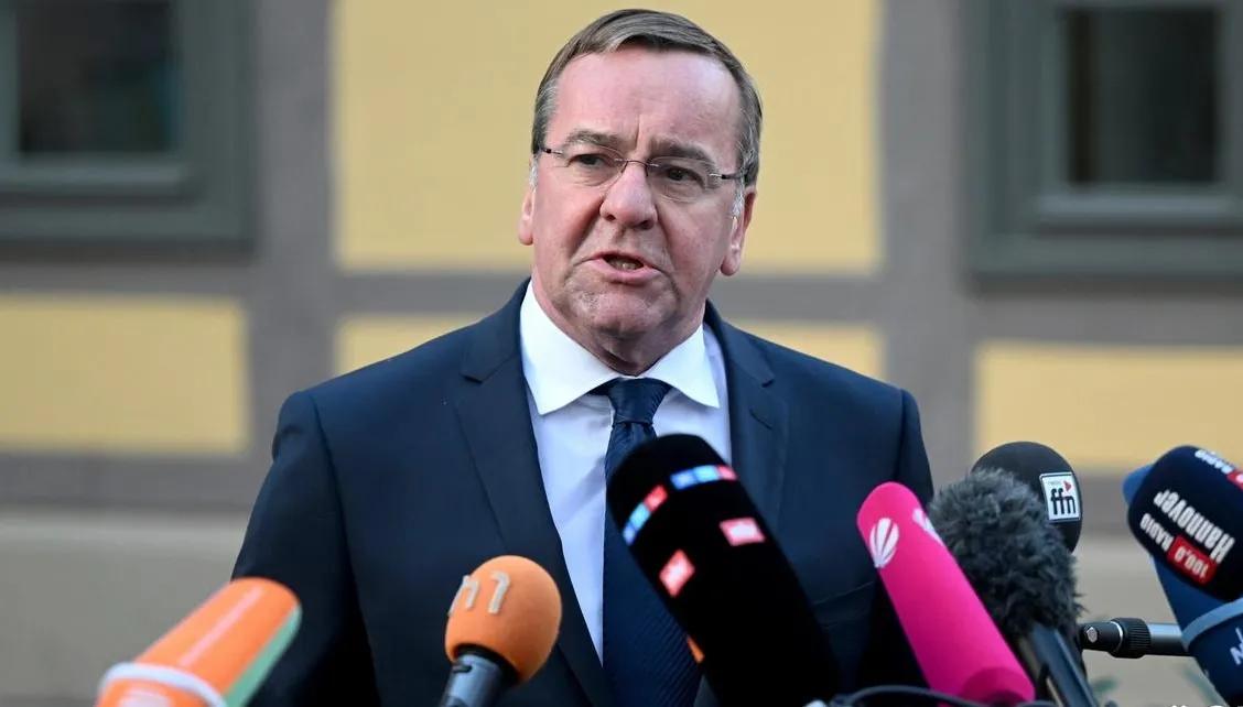 德国向美国求保护，公开表示自己无法保卫国家。德国国防部：德国国防军不具备保卫国家