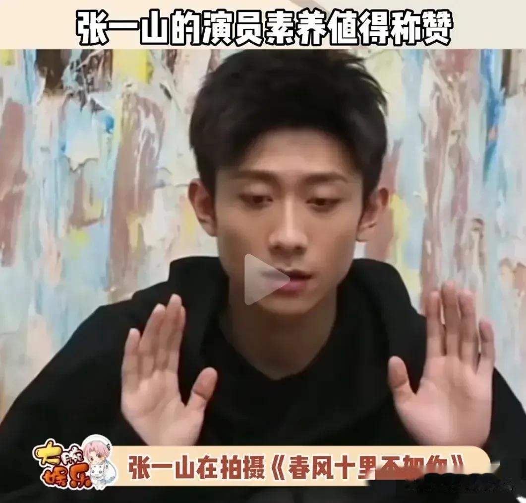 张一‮人山‬品真好！他‮拍在‬摄《春‮十风‬里不‬如你》的‬时候，和女‮有主‬一