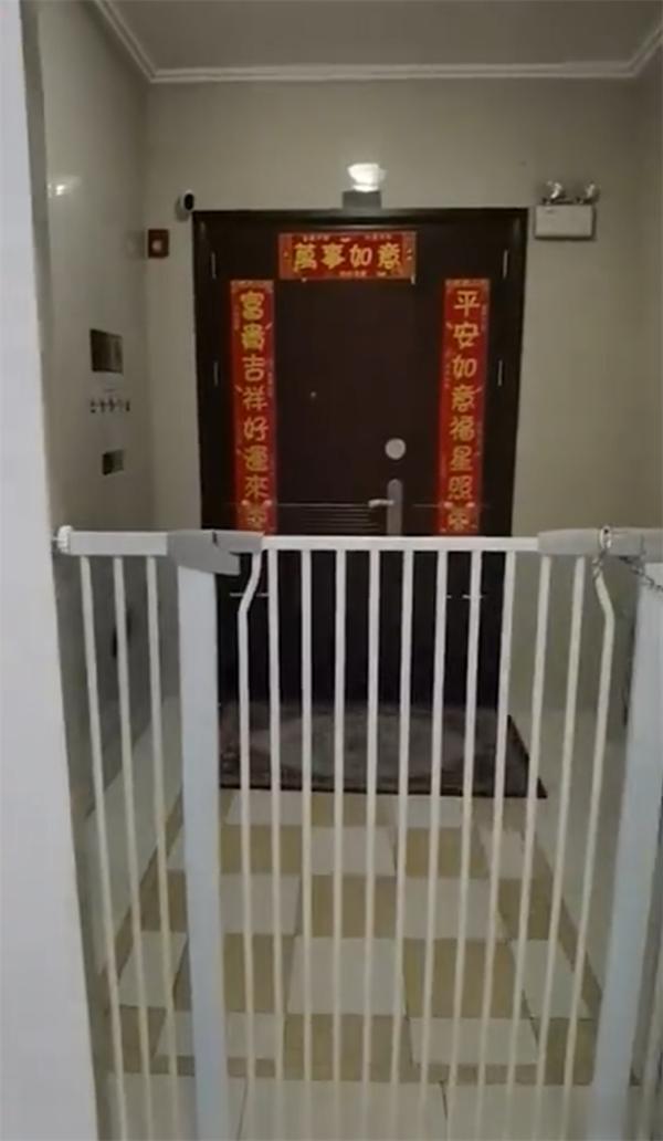 两梯两户不是电梯入户，这个邻居没有公德，物业、警察不该和稀泥

居然有人认为这个