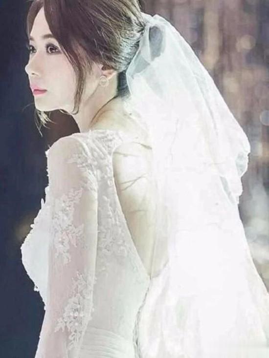 女明星婚纱照大比拼，戚薇身材好，但最后一位的气质太出众！
戚薇是一名演员，曾经主