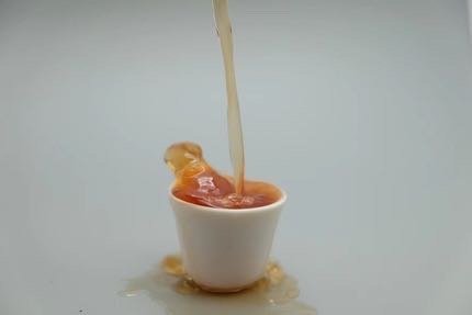 #专家呼吁每天省杯咖啡提前规划养老#为什么不是茶？⬇️ 