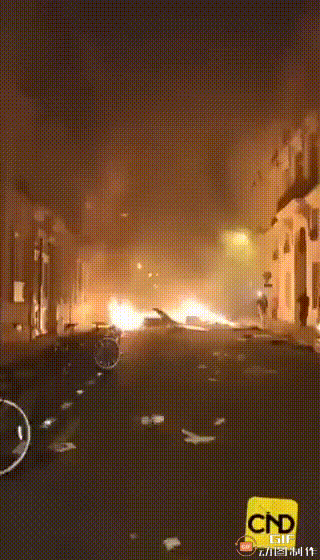 法国抗议示威越闹越凶，由于对马克龙的养老金改革强烈，法国人民一直在游行，在抗议
