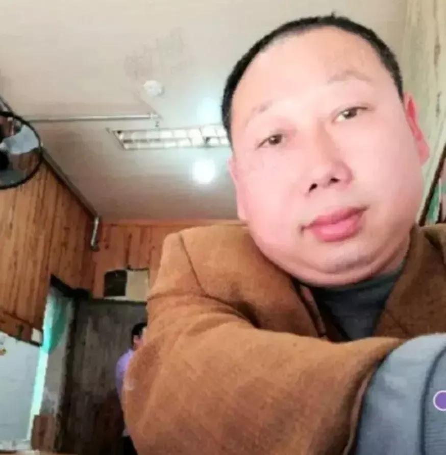 理想很丰满，现实很骨感。
包村和杜姑爷又演了一出闹剧，闹剧里面有蛋糕。

昨天包