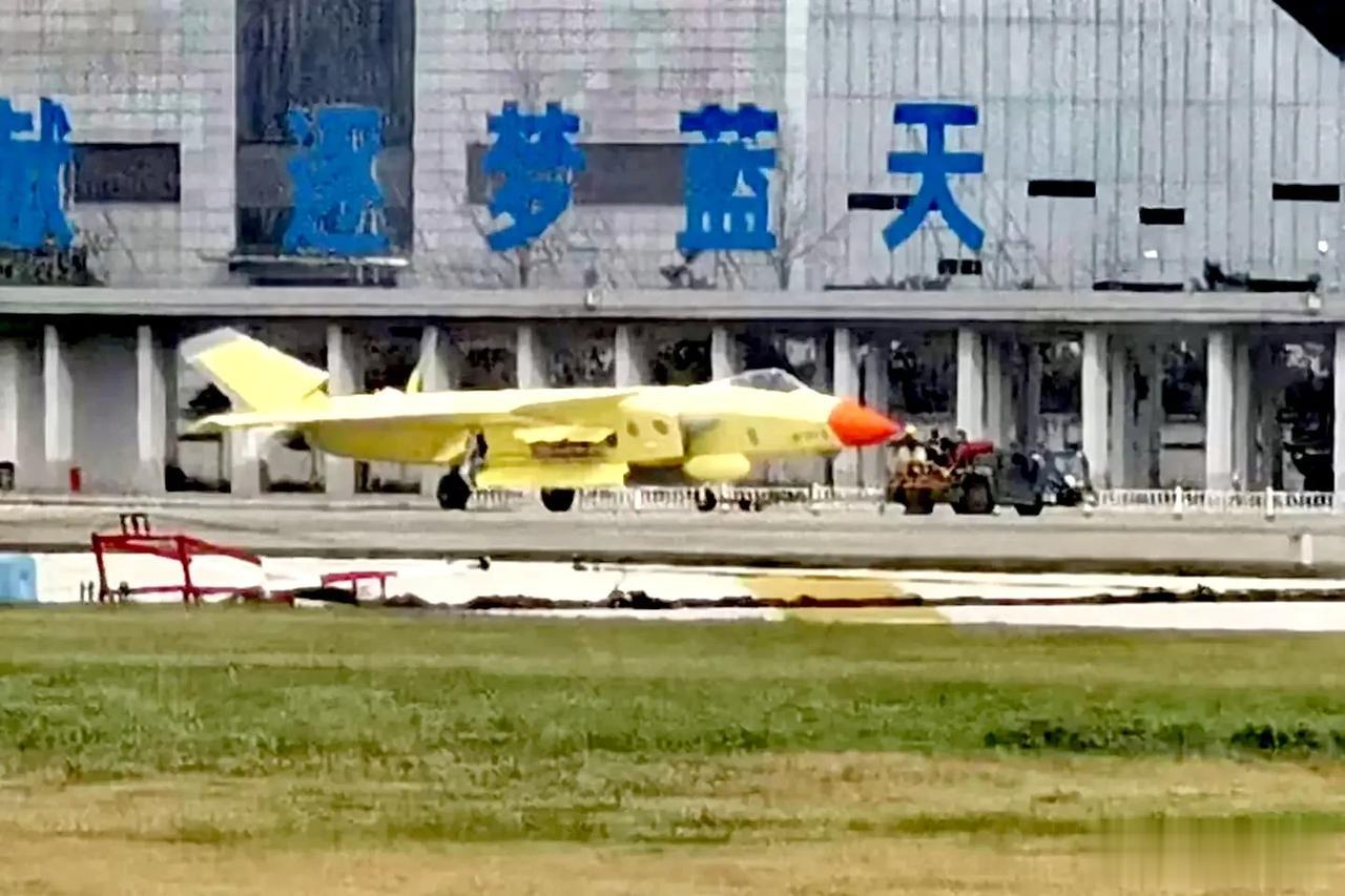 快来看“红嘴鸭”，是不是新机还没来得及撕膜呢？看来生产线已经满负荷了，一批一批的