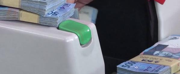 印度宣布：与马来西亚贸易可用印度卢比进行结算。
看什么，夹菜啊！
这不是开始，也