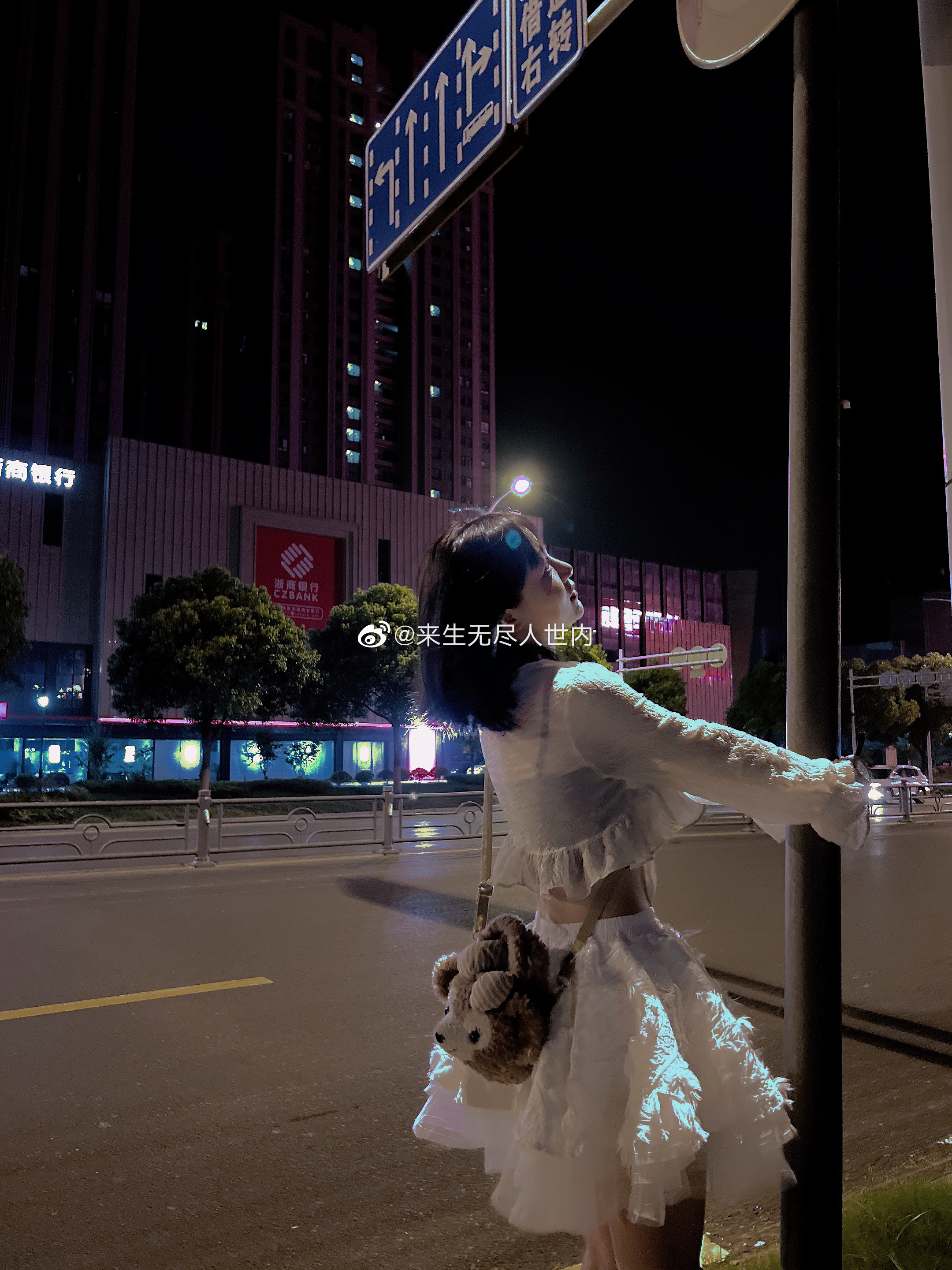也或许人生真是如此 真是兜兜转转或者是我根本就没变 也确实看明白了很多东西 但是