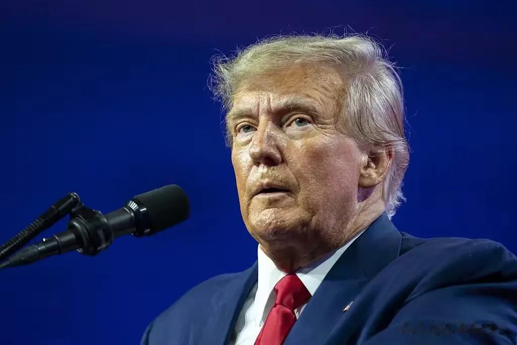  特朗普疯了，还是美国疯了？

特朗普说他周二会被捕，结果呢？这明明是被迫害妄想