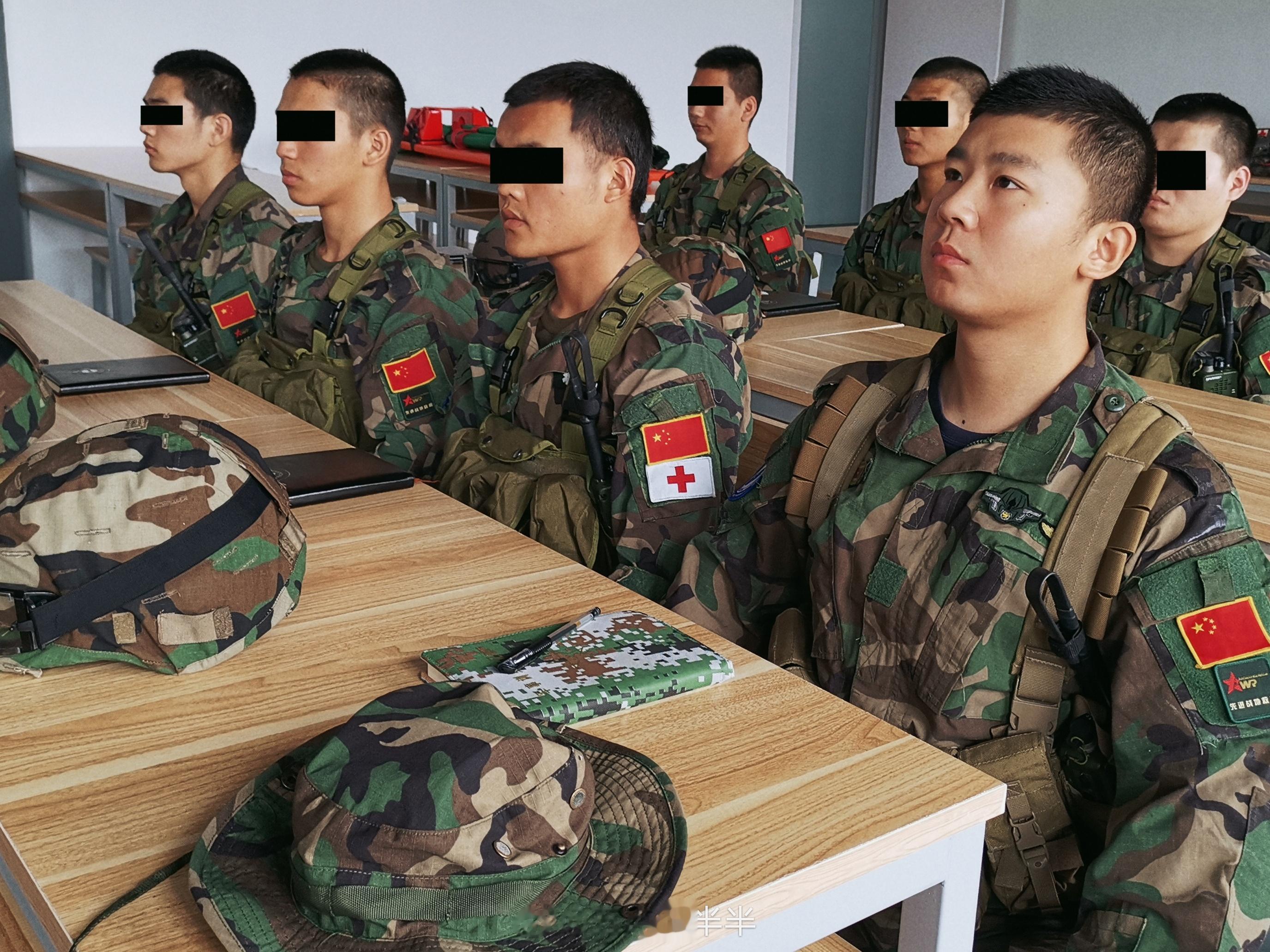 嗯，原来以前上课时候我也坐过前