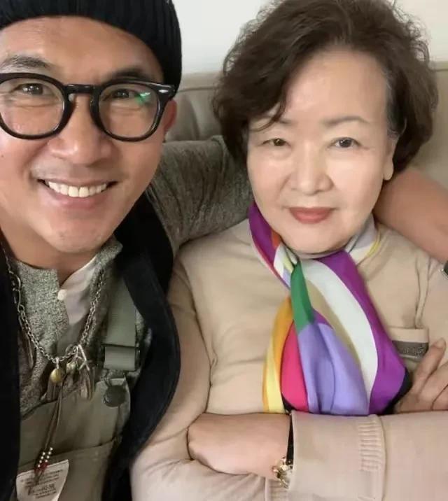 不知道为什么有那么多人造谣大S及具俊晔，说什么人家卷款跑路，说真的，你可以不喜欢