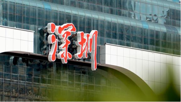 邓公亲自给深圳站题字，为啥只写深圳不写站？邓公远见不服不行
 
一般来说，某个城
