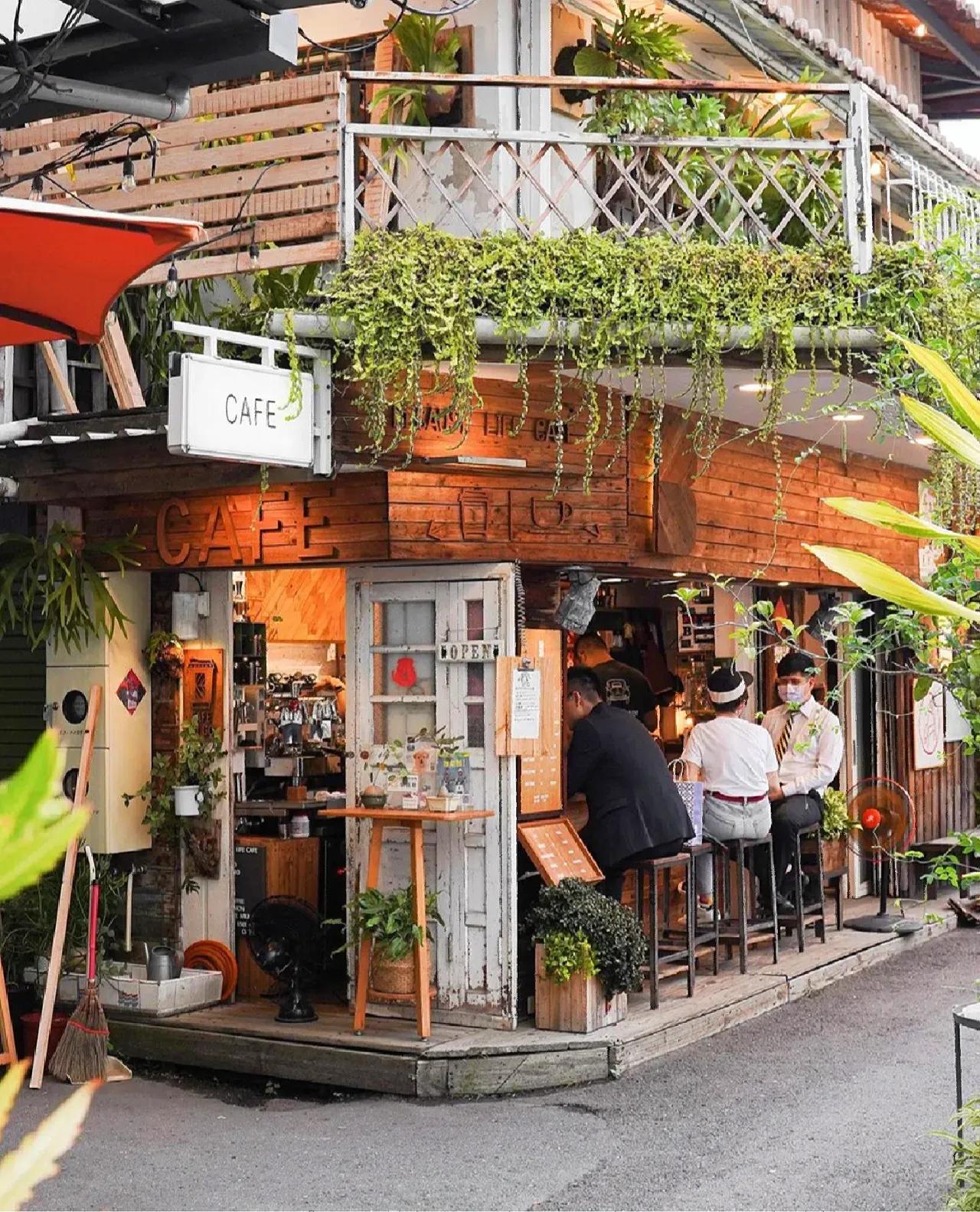 复古咖啡店Because Life Cafe
[氛围感R]因为生活咖啡馆位于火车