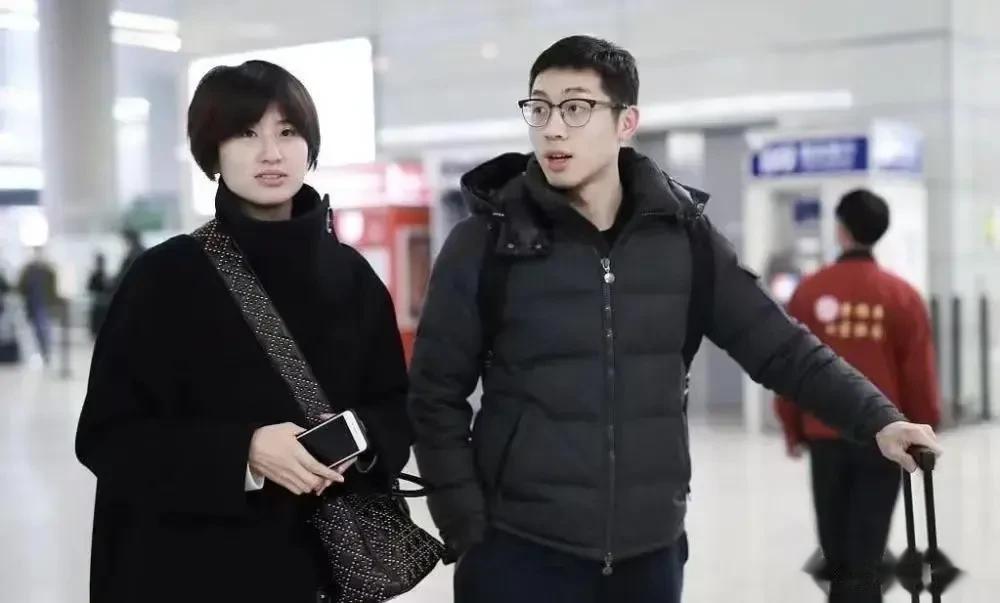国乒许昕有多会做生意，开乒乓球公司盈利额惊人，而且生意的背后是爱情，因为她是给老