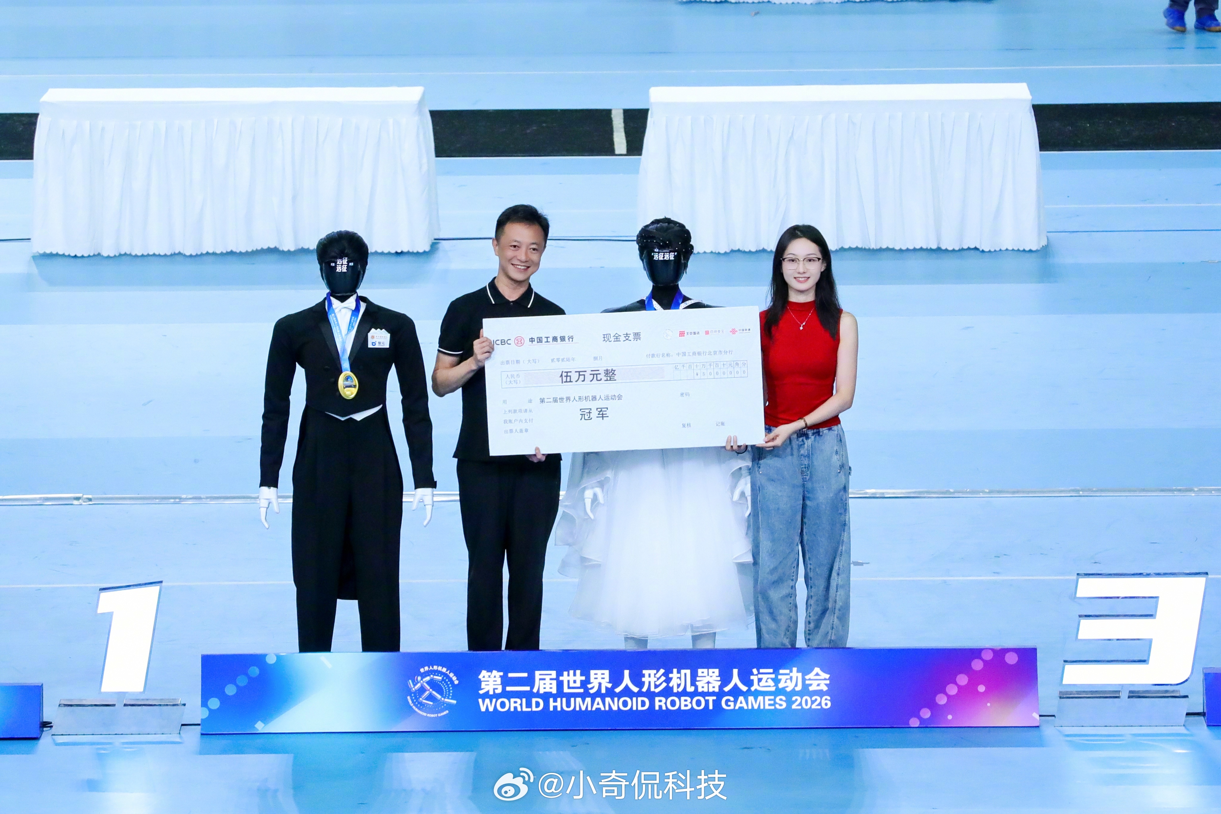 18金、16银、12铜。  如果只看这三个数字，智元这次机器人运动会的...
